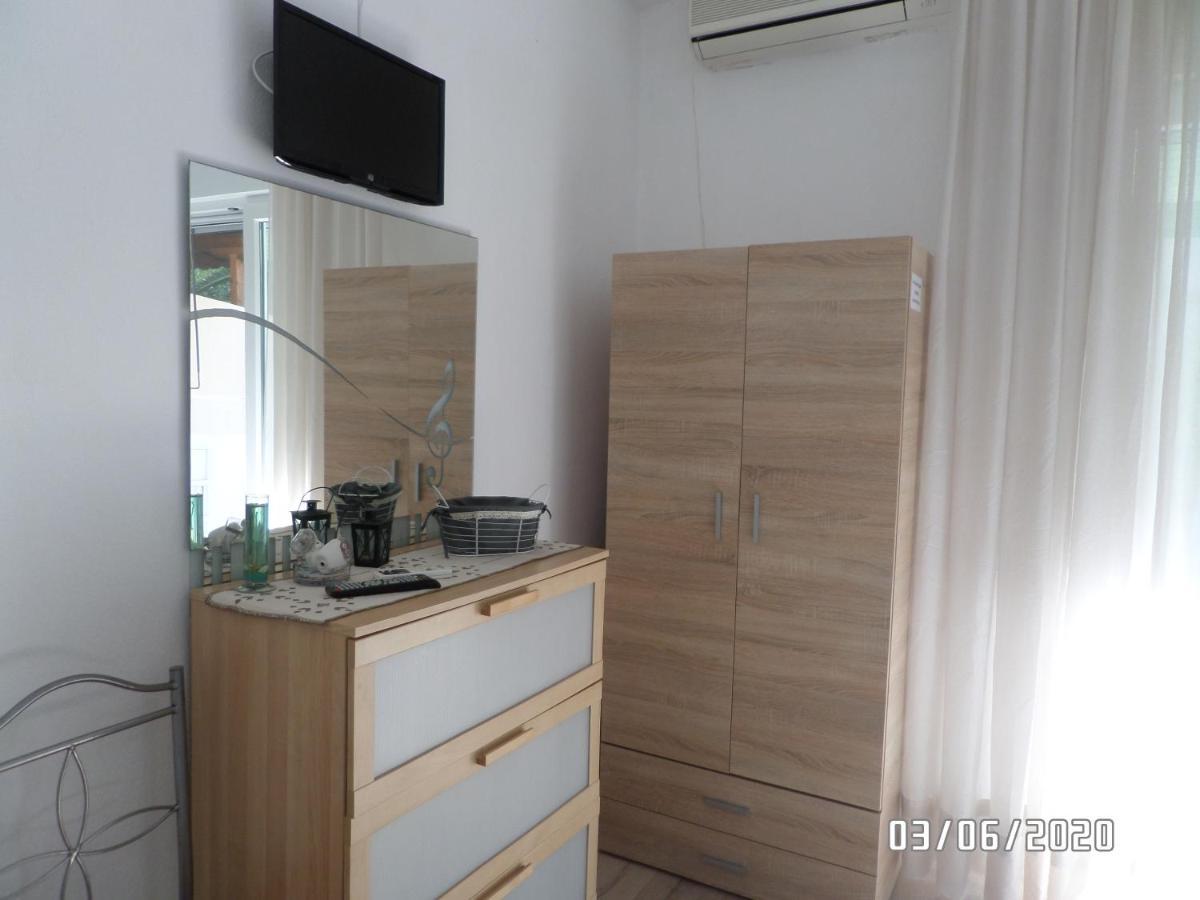 Anais Apartment Néa Péramos Exteriér fotografie