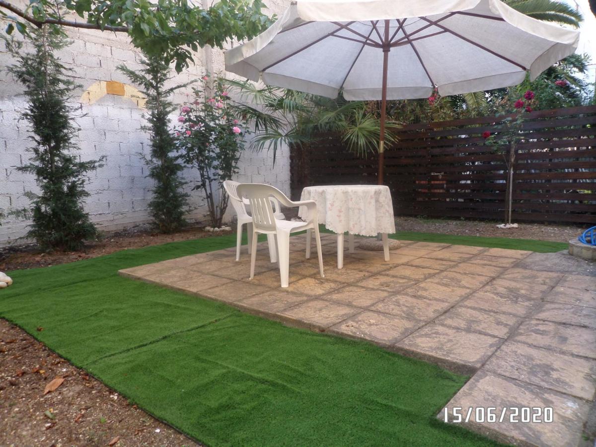 Anais Apartment Néa Péramos Exteriér fotografie