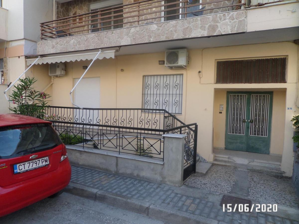 Anais Apartment Néa Péramos Exteriér fotografie